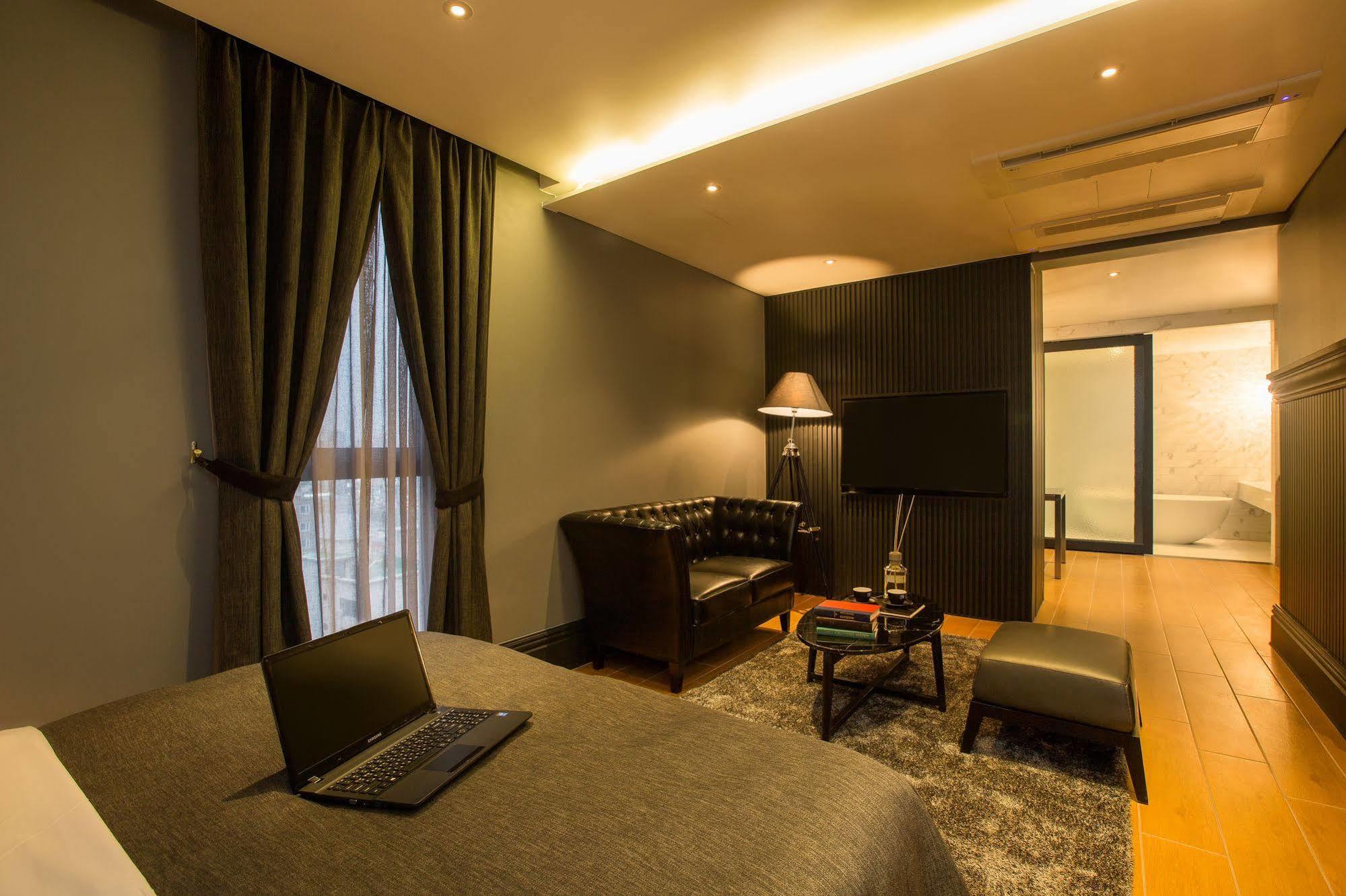 Trang Blue Hotel Seoul Exterior photo